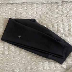 Never worn Alo yoga High-Waist Airlift Legging